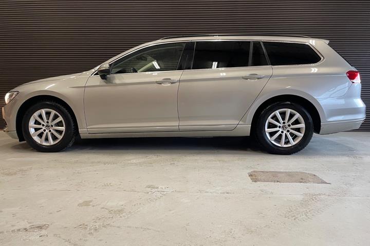 Beige VW Passat fra 2016