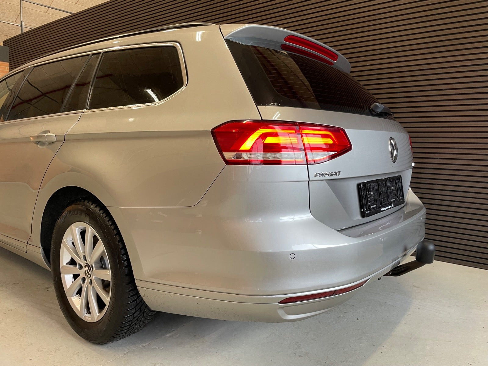 Beige VW Passat fra 2016