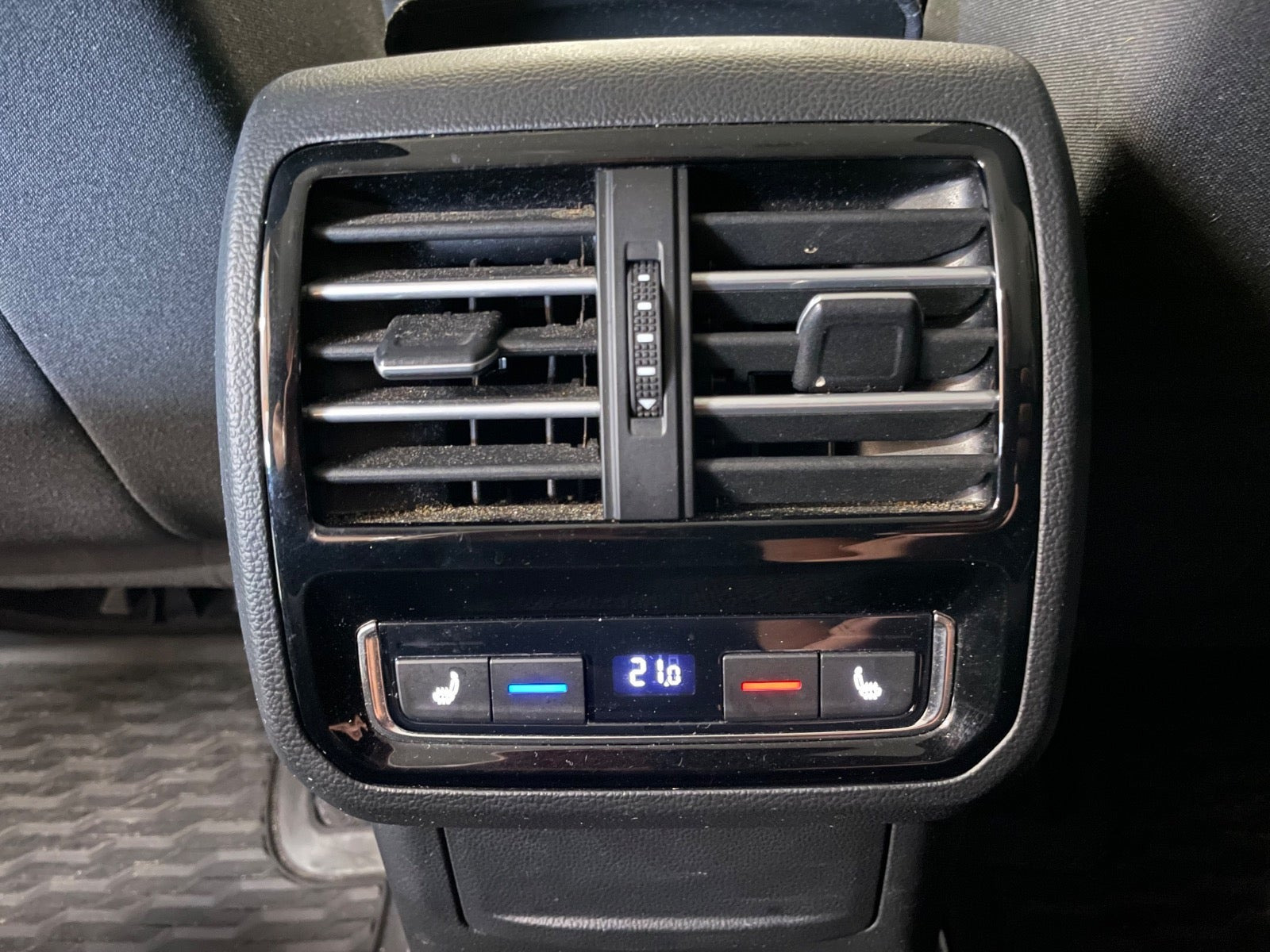 Beige VW Passat fra 2016