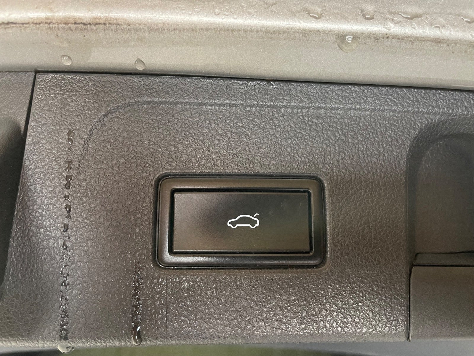 Beige VW Passat fra 2016