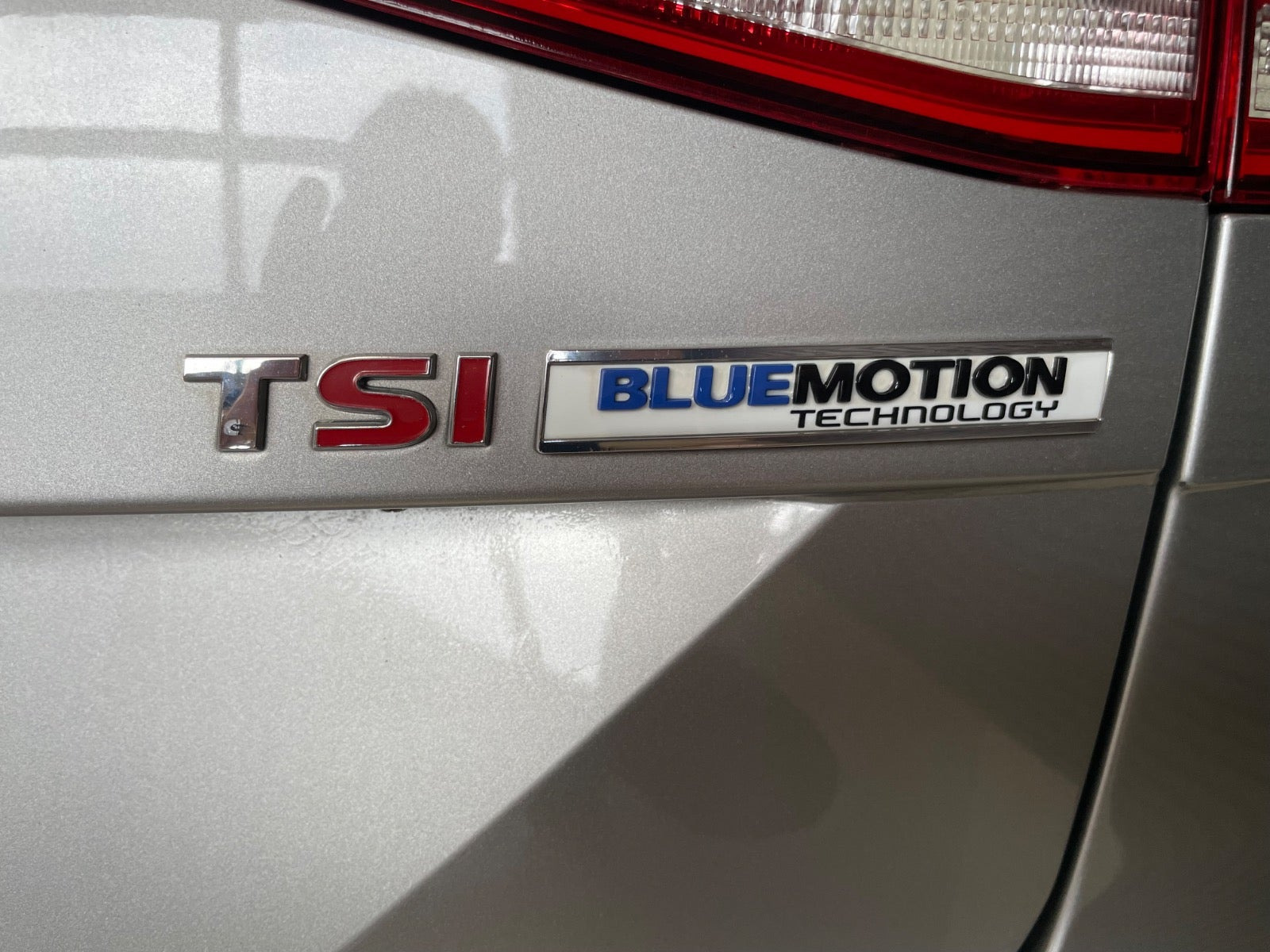 Beige VW Passat fra 2016