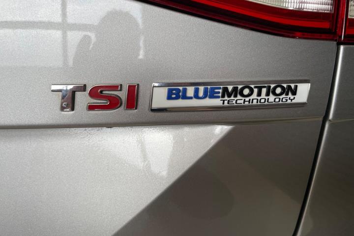 Beige VW Passat fra 2016