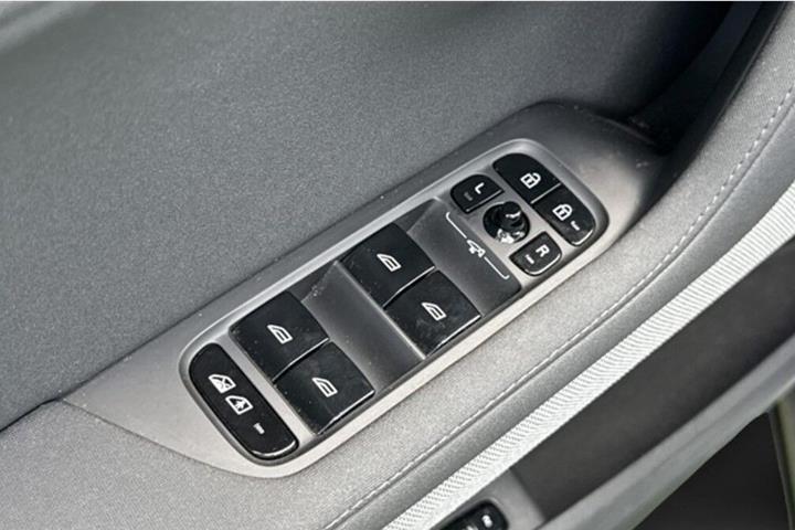 Hvid Polestar 2 fra 2023