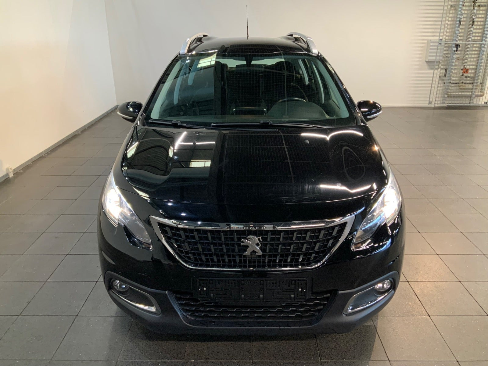 Sort Peugeot 2008 fra 2018