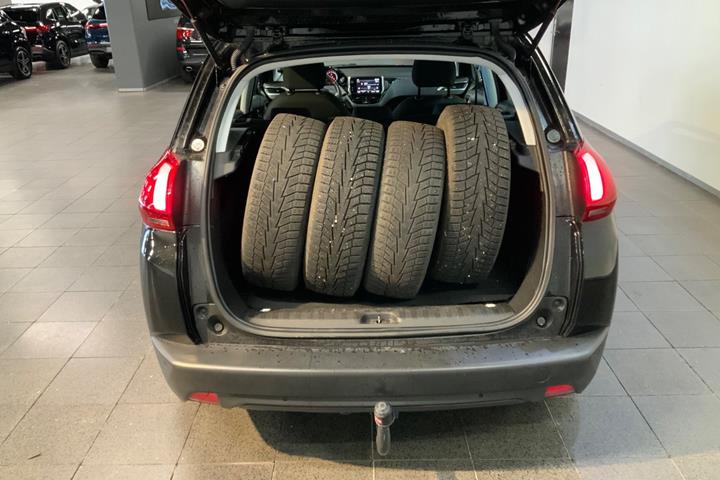 Sort Peugeot 2008 fra 2018