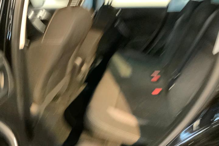 Sort Peugeot 2008 fra 2018
