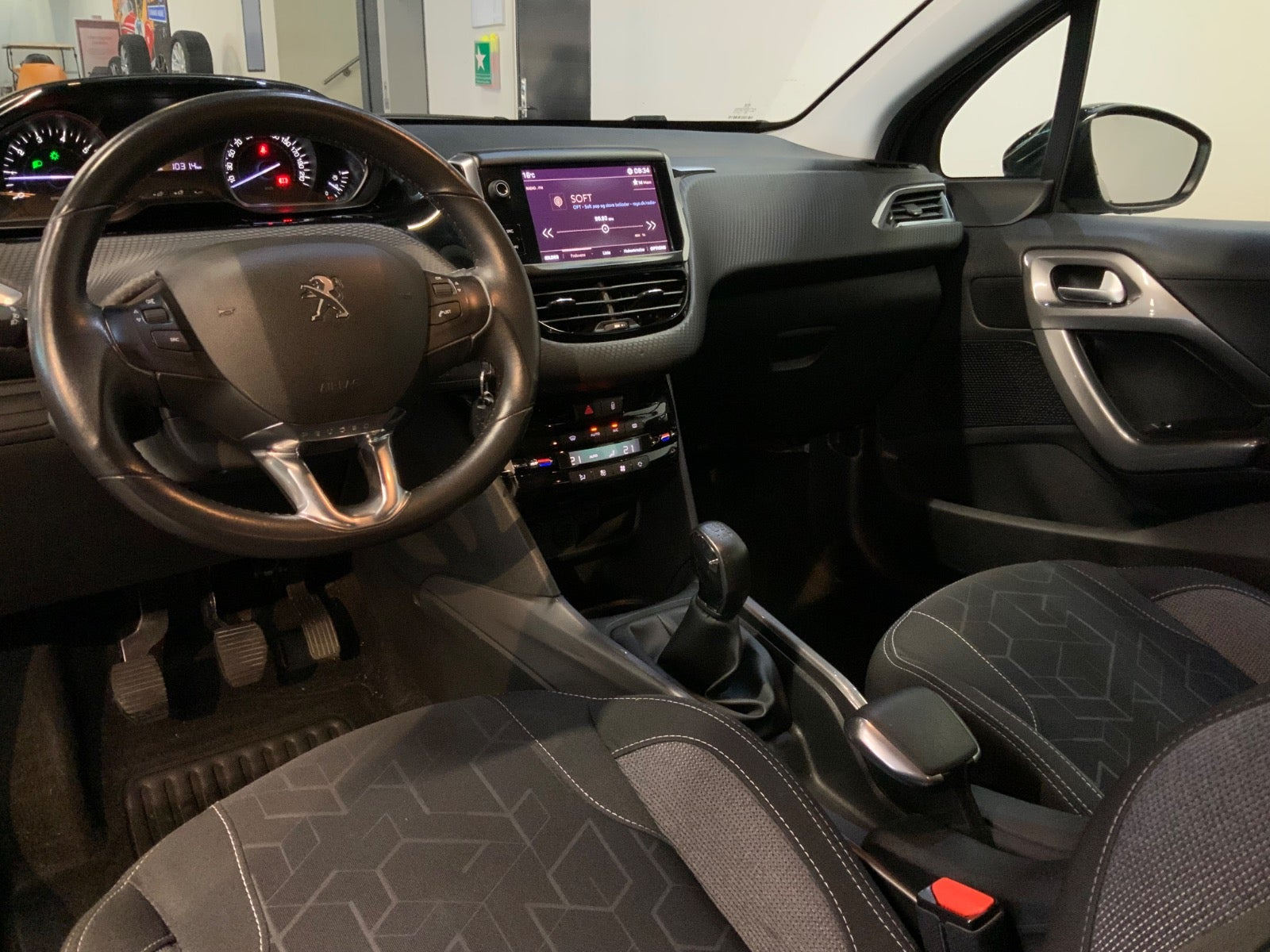 Sort Peugeot 2008 fra 2018