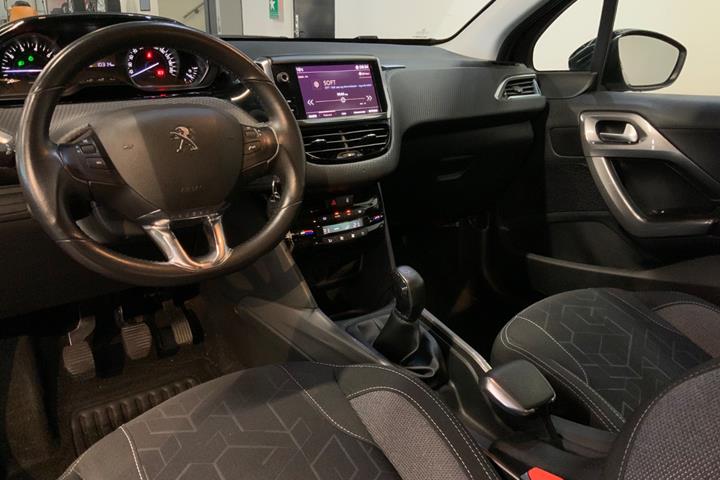 Sort Peugeot 2008 fra 2018
