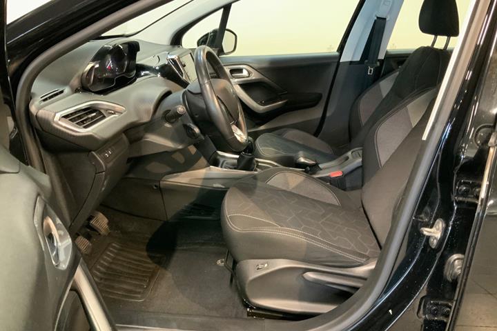Sort Peugeot 2008 fra 2018