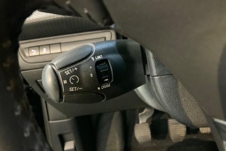 Sort Peugeot 2008 fra 2018