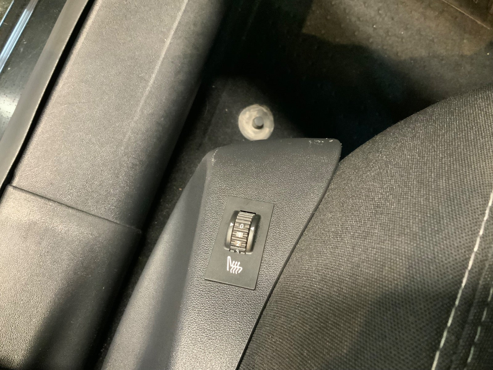 Sort Peugeot 2008 fra 2018