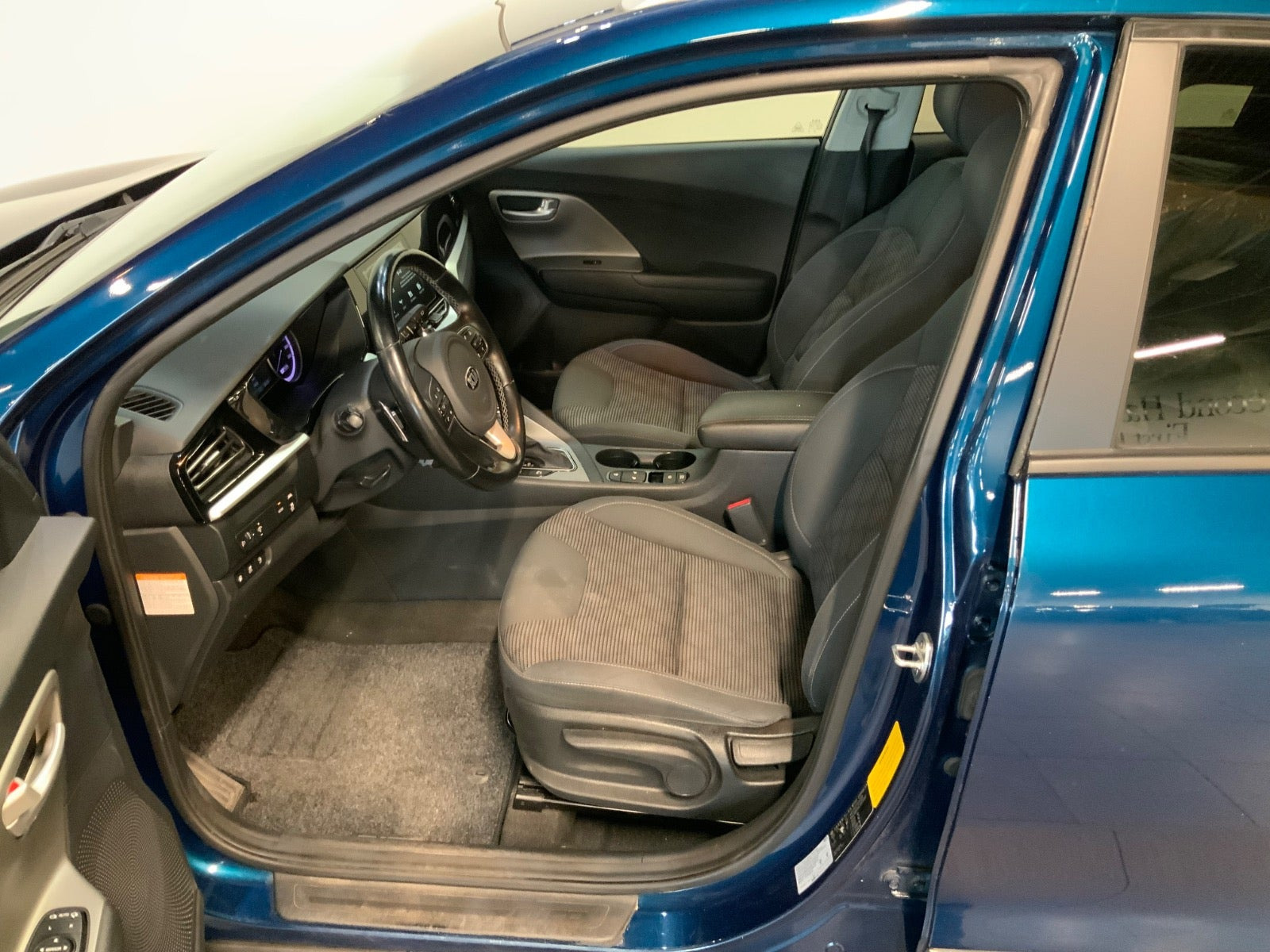 Blå Kia Niro fra 2020
