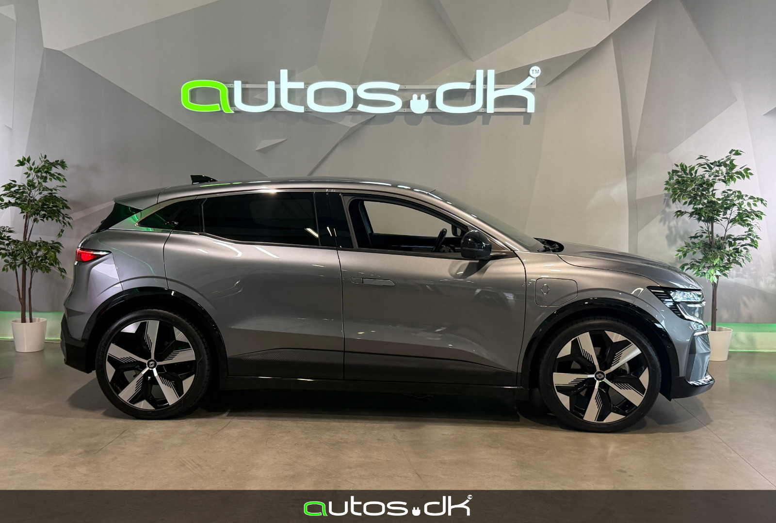 Grå Renault Megane E-Tech fra 2024