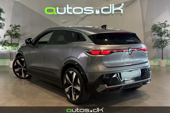 Grå Renault Megane E-Tech fra 2024