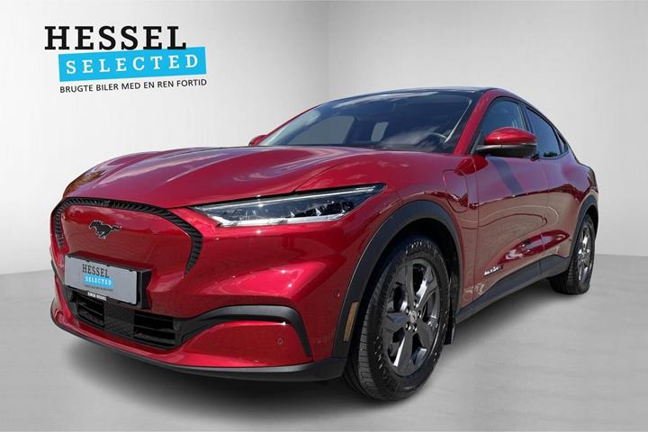 Rød Ford Mustang Mach-E fra 2021 set udefra