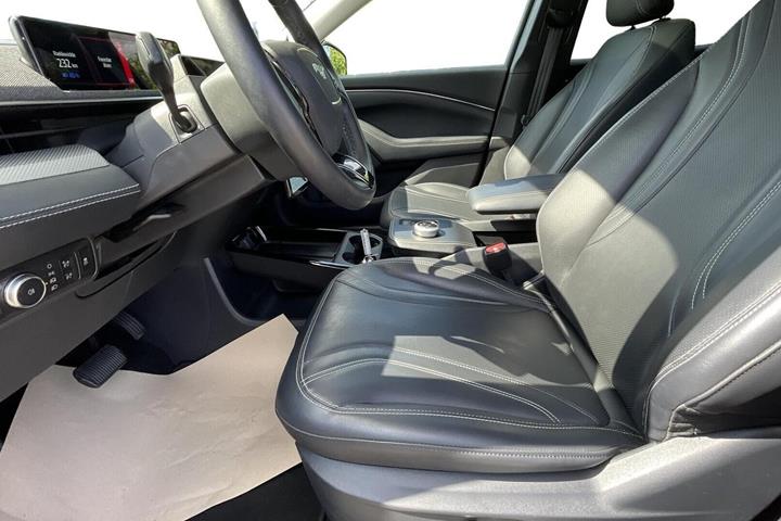 Rød Ford Mustang Mach-E fra 2021