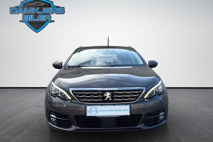 Grå Peugeot 308 fra 2019