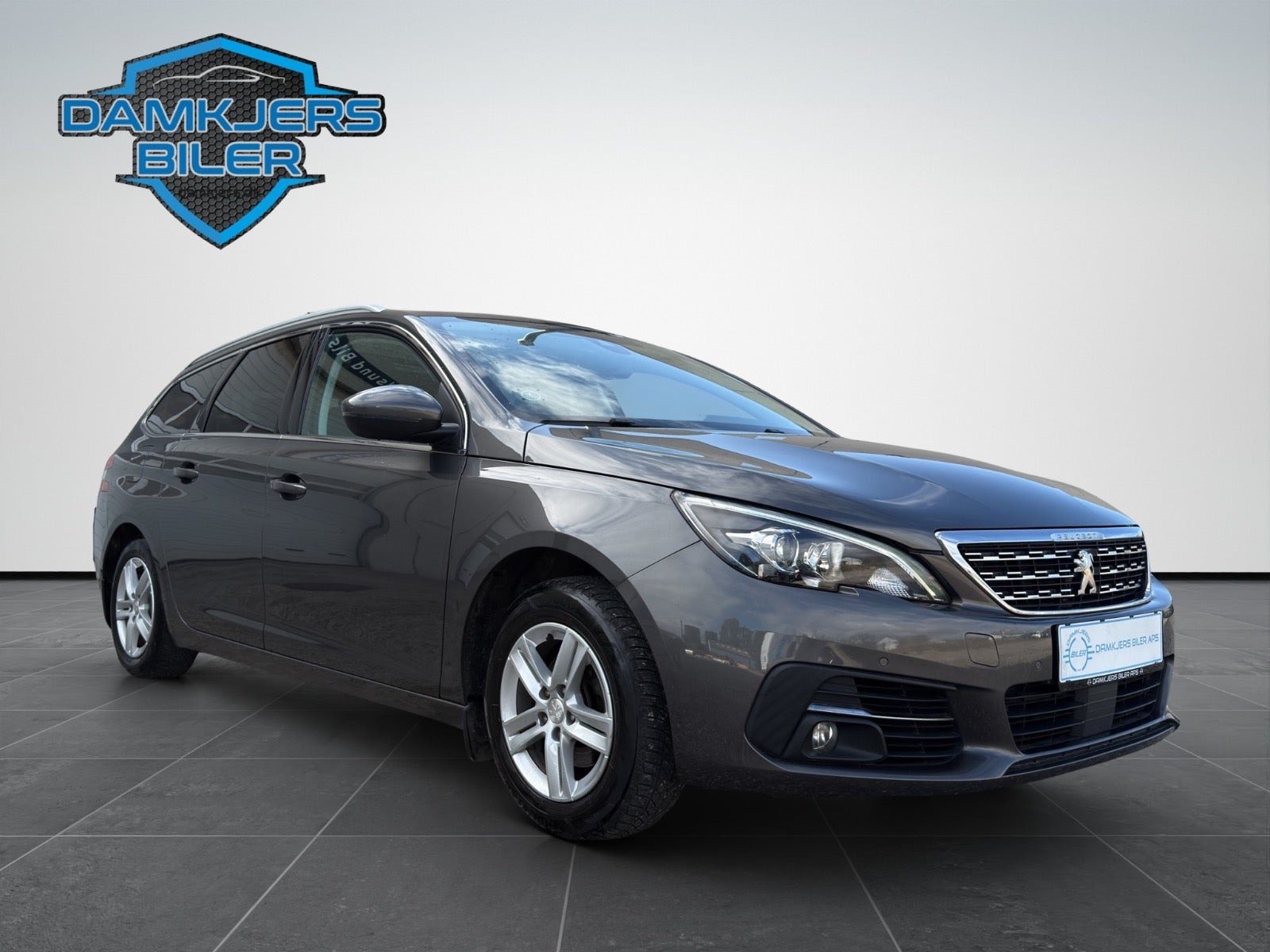 Grå Peugeot 308 fra 2019