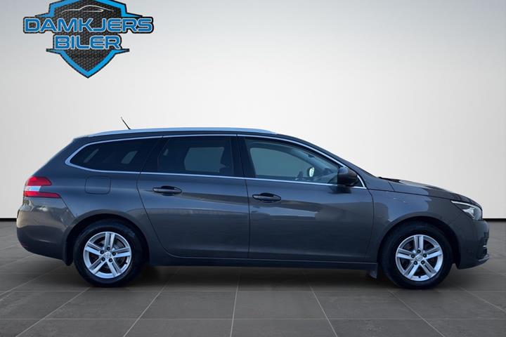 Grå Peugeot 308 fra 2019