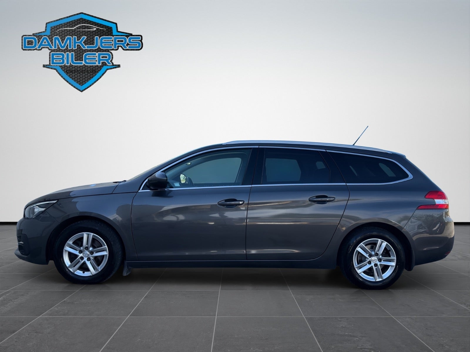 Grå Peugeot 308 fra 2019