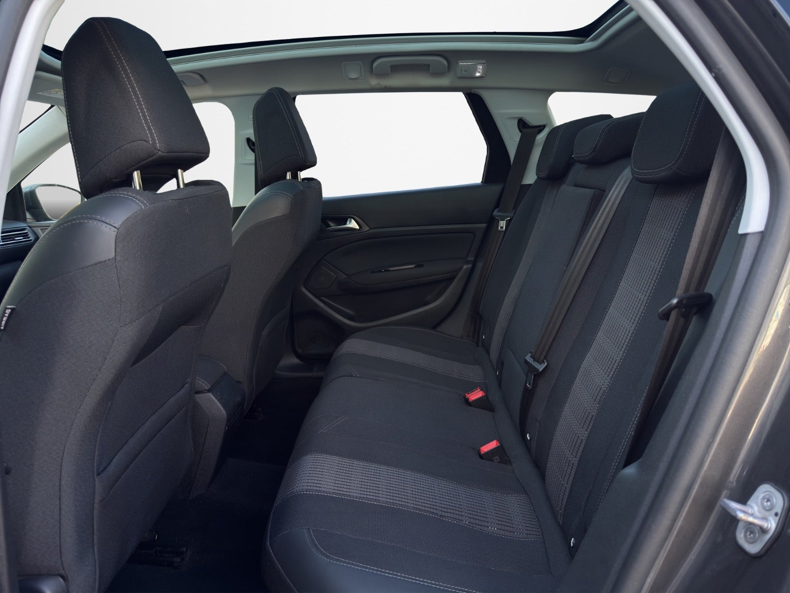 Grå Peugeot 308 fra 2019