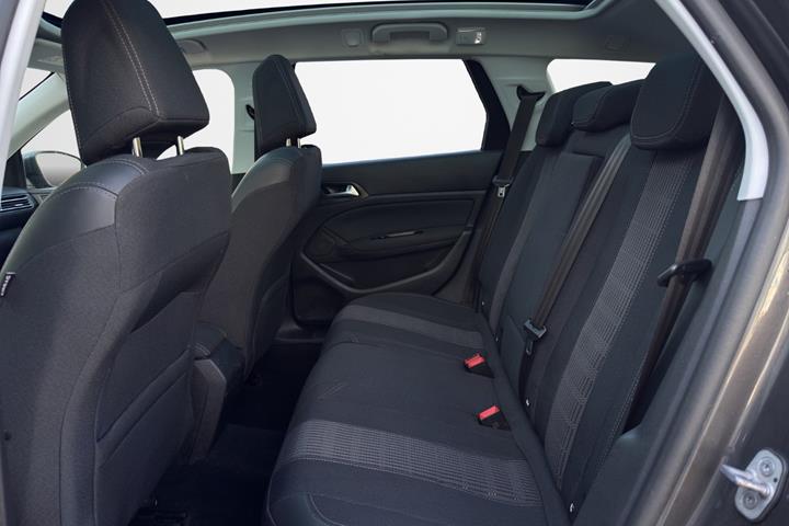 Grå Peugeot 308 fra 2019