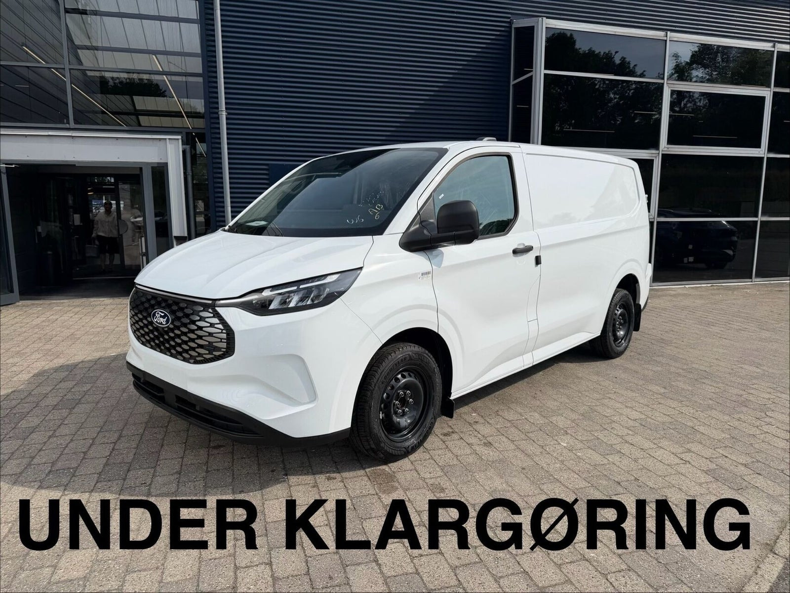 Ford E-Transit Custom 320 L1 64 Trend