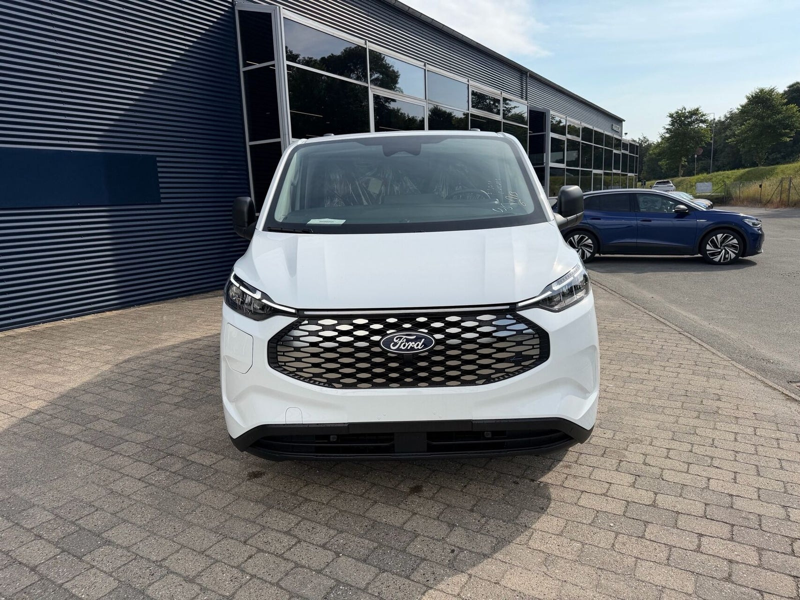 Hvid Ford E-Transit Custom 320 L1 fra 2026