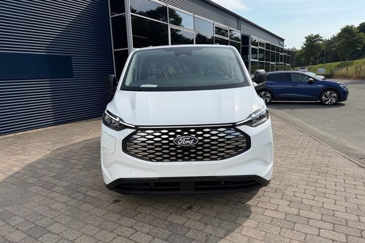 Hvid Ford E-Transit Custom 320 L1 fra 2026