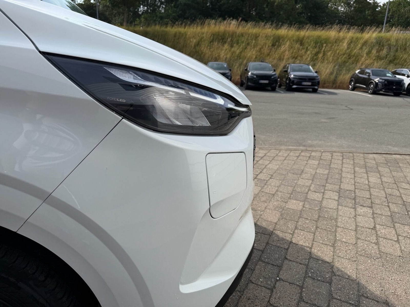 Hvid Ford E-Transit Custom 320 L1 fra 2026