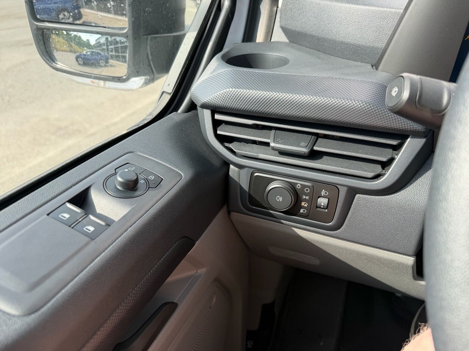Hvid Ford E-Transit Custom 320 L1 fra 2026