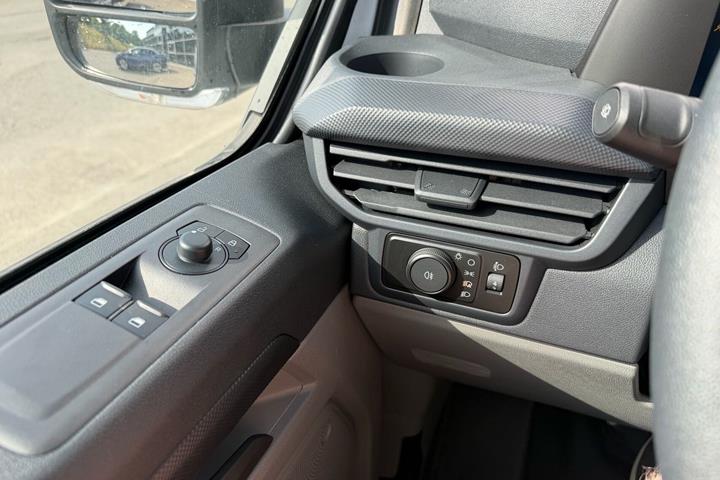 Hvid Ford E-Transit Custom 320 L1 fra 2026