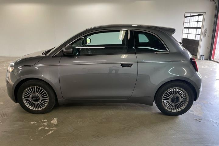 Grå Fiat 500e fra 2024
