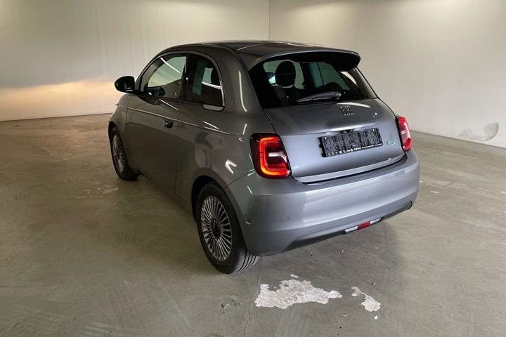 Grå Fiat 500e fra 2024