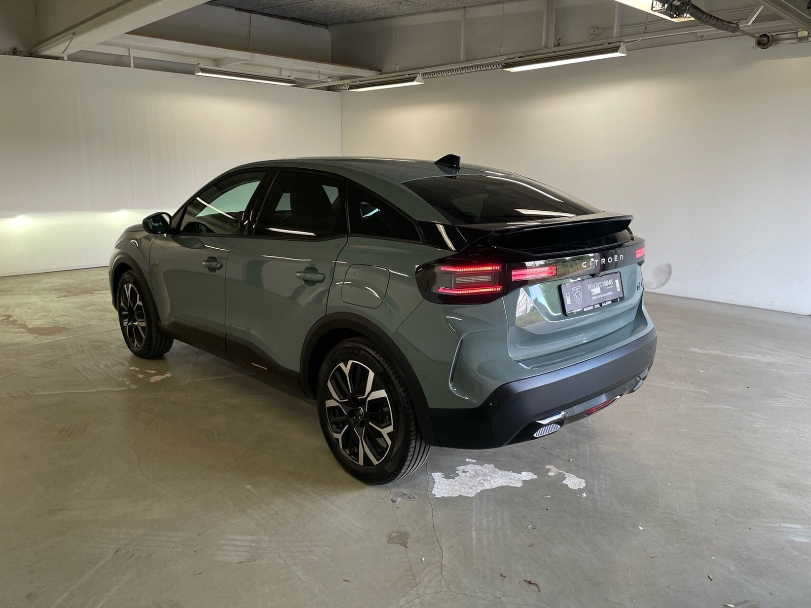 Grå Citroën ë-C4 fra 2025