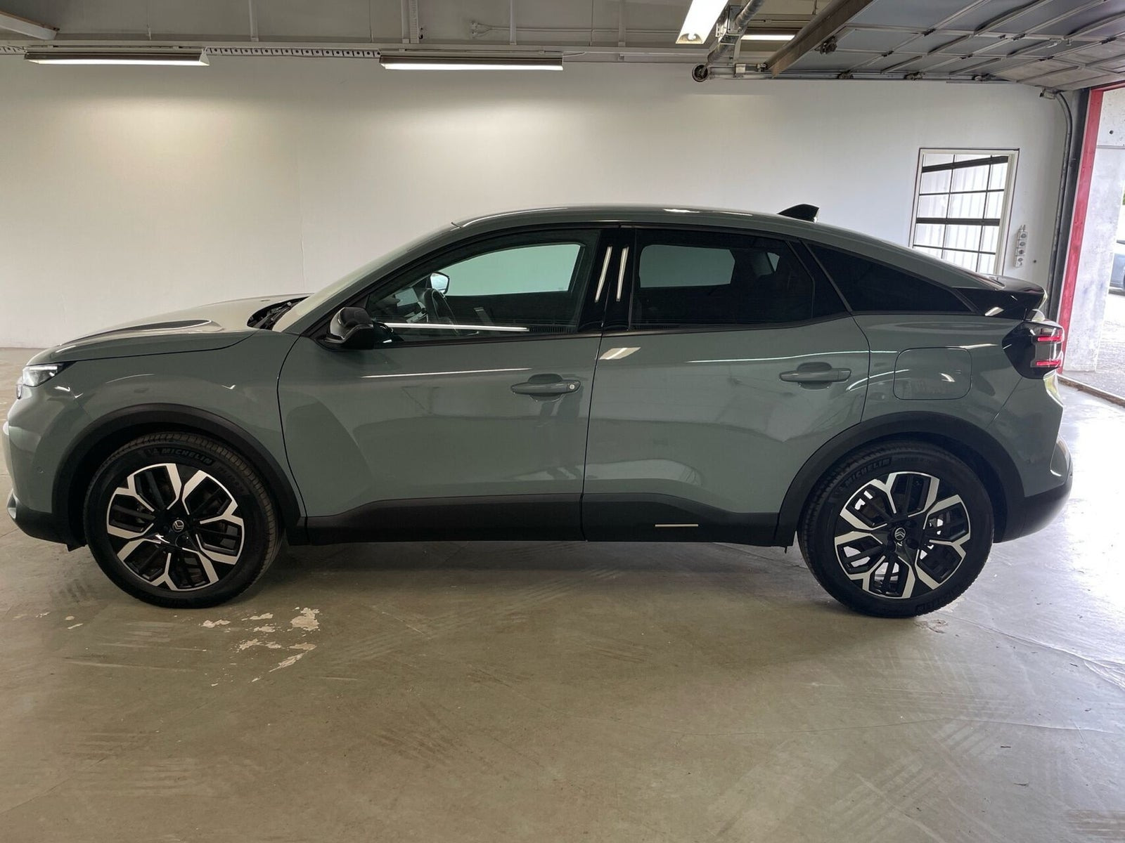Grå Citroën ë-C4 fra 2025
