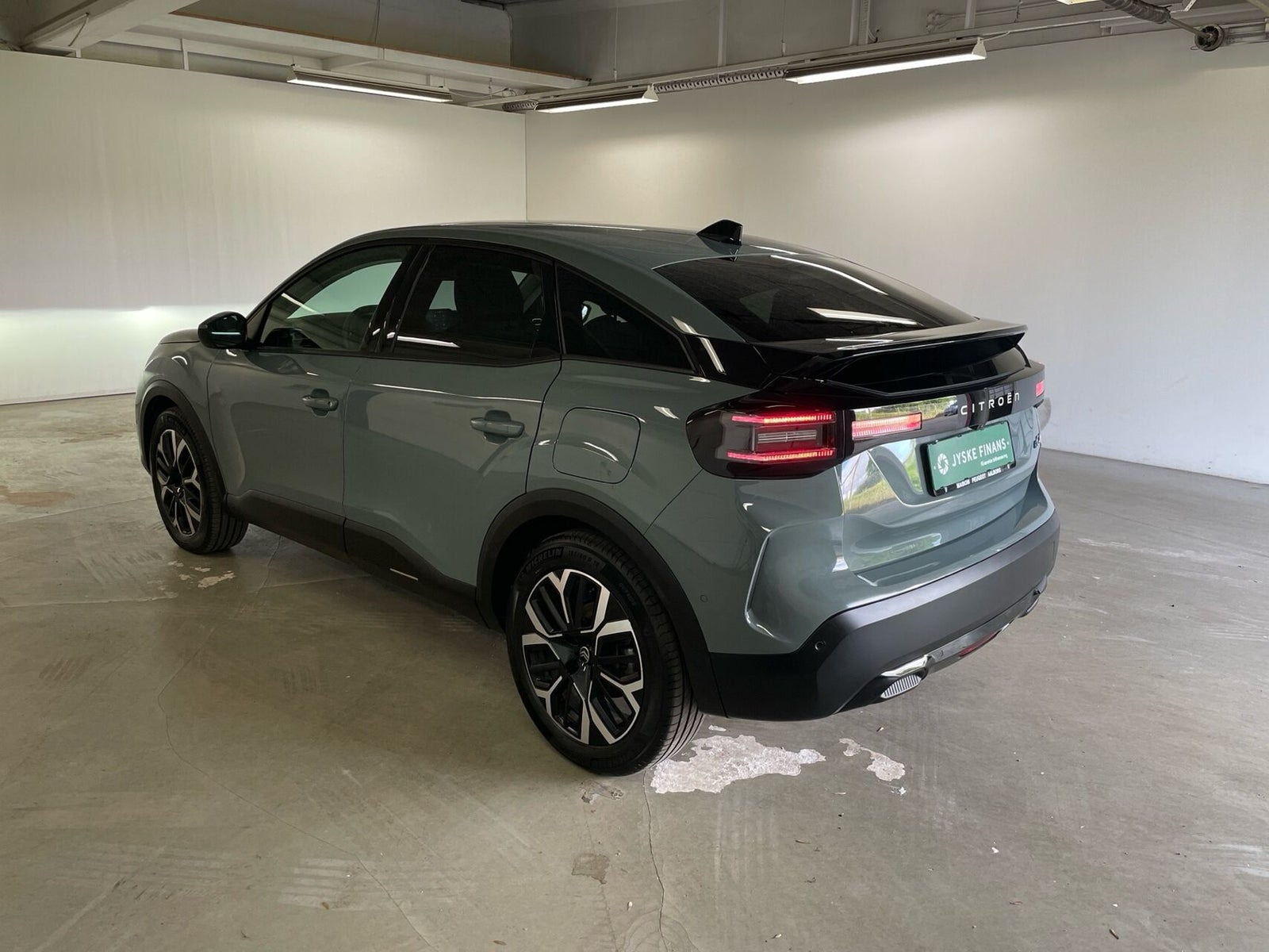 Grå Citroën ë-C4 fra 2025