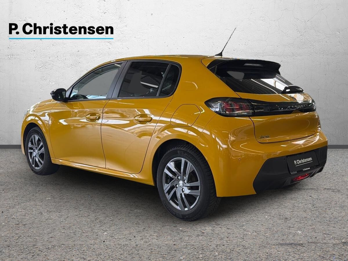 Gul Peugeot 208 fra 2022