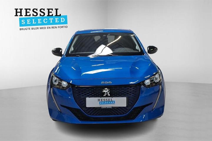 Blå Peugeot e-208 fra 2023