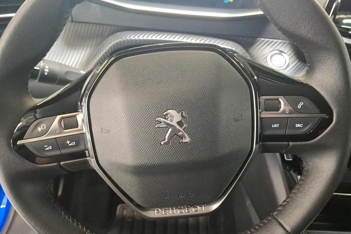 Blå Peugeot e-208 fra 2023