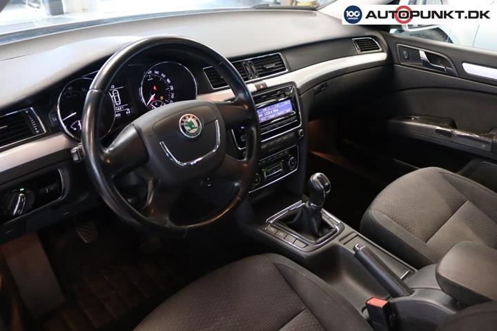 Sølv Skoda Superb fra 2010