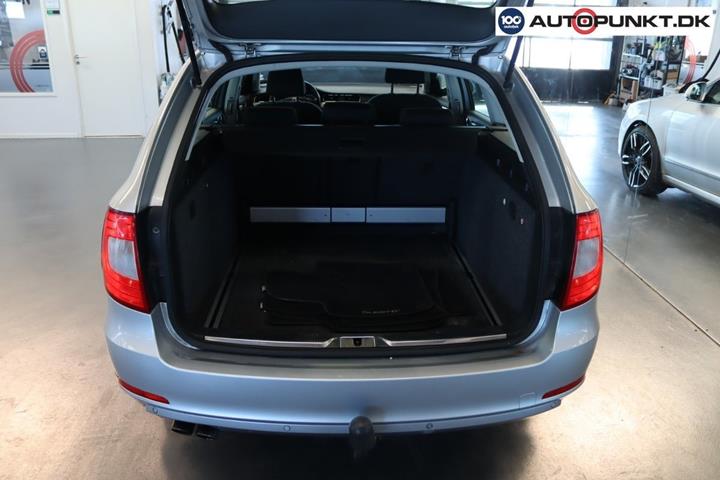 Sølv Skoda Superb fra 2010