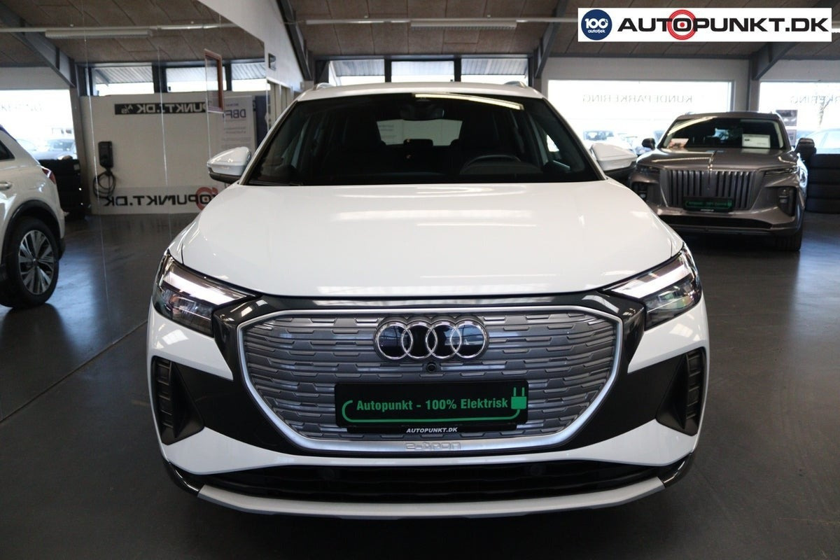 Hvid Audi Q4 e-tron fra 2024