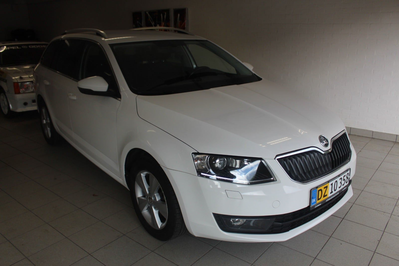 Hvid Skoda Octavia fra 2017