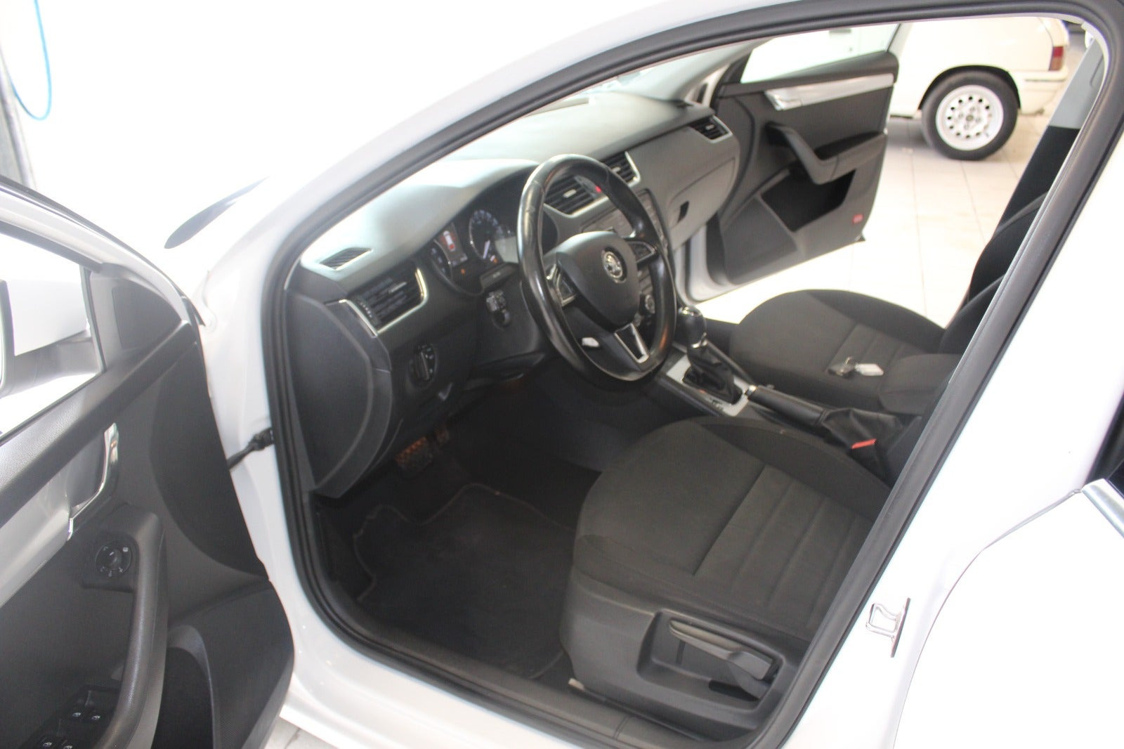 Hvid Skoda Octavia fra 2017
