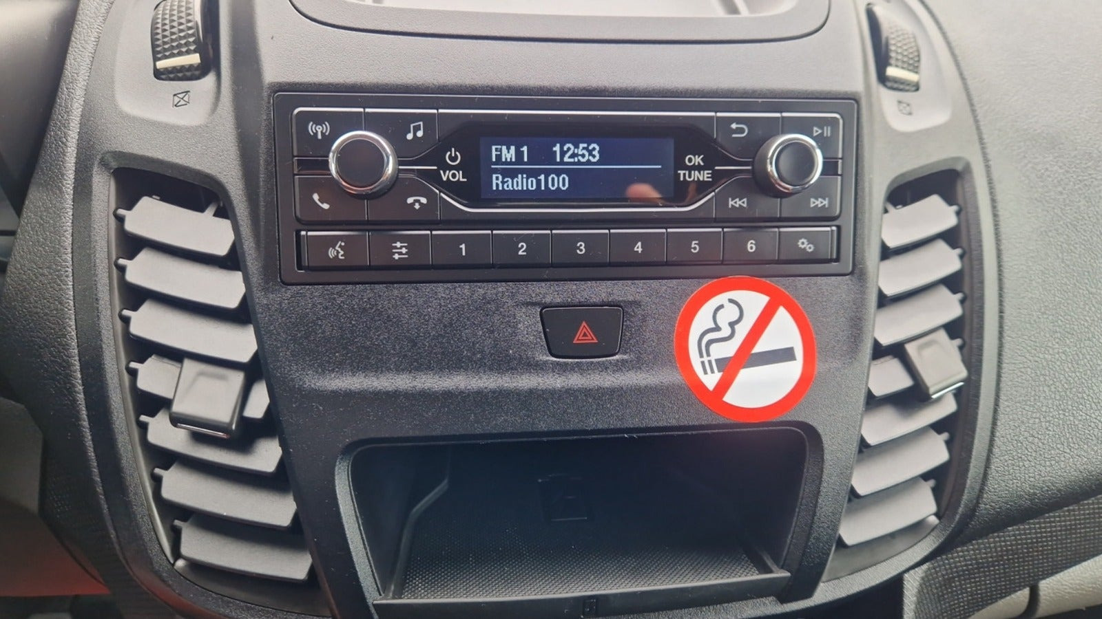 Sort Ford Transit Connect fra 2019
