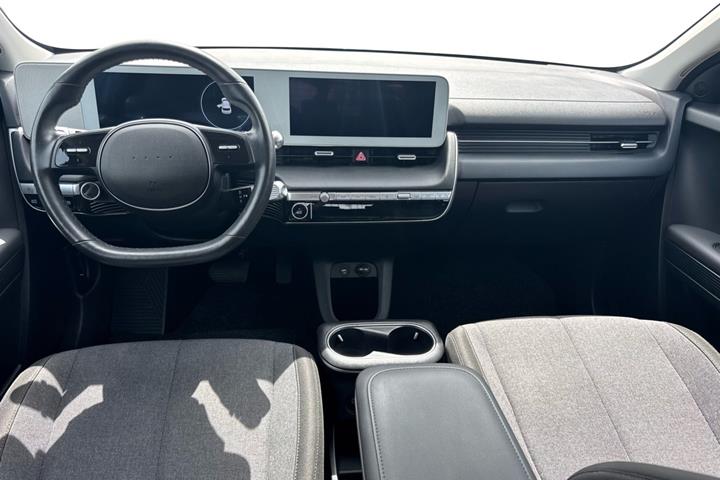 Blå Hyundai Ioniq 5 fra 2023