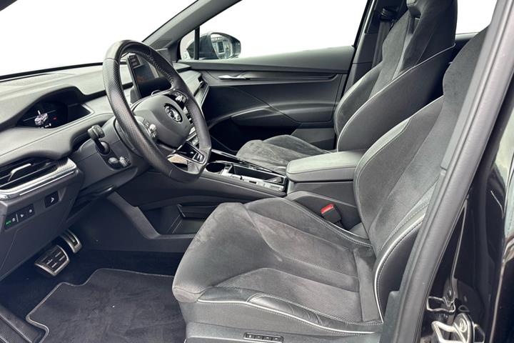 Sort Skoda Enyaq fra 2023