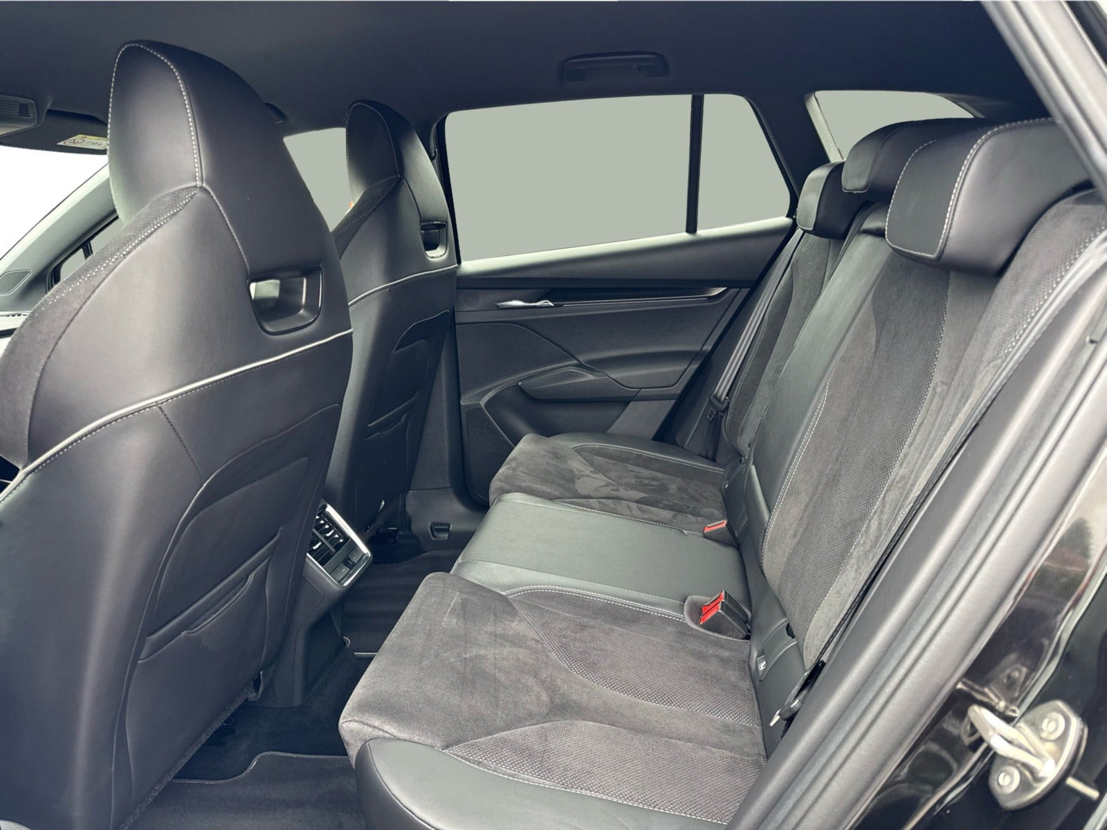 Sort Skoda Enyaq fra 2023