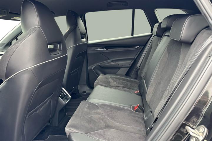 Sort Skoda Enyaq fra 2023
